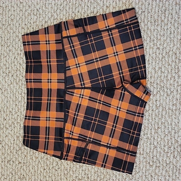 CVG 2.5 inch inseam pumpkin patch plaid pocket workout shorts Xtra small - Picture 2 of 4